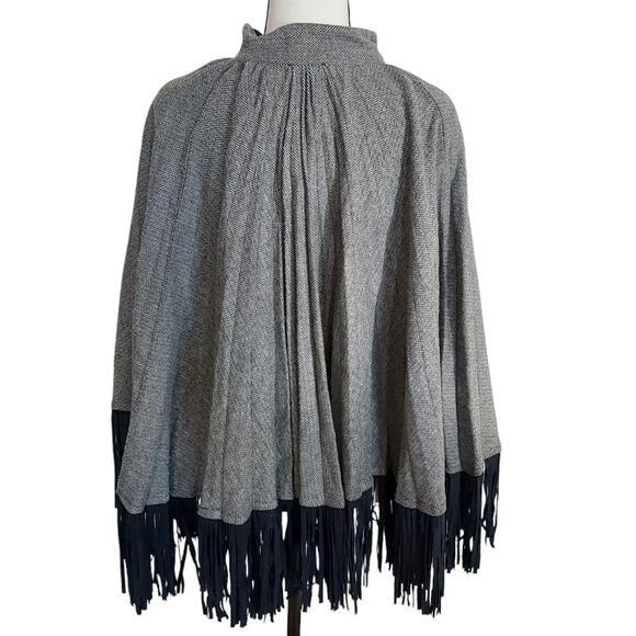 Komarov Fringed V Neck Black White Herringbone Poncho Cape Women One Size - Picture 4 of 5